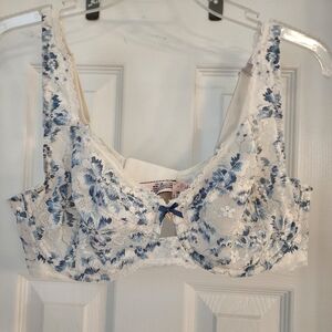Victoria's Secret Body by Victoria Unljned Demi Bra